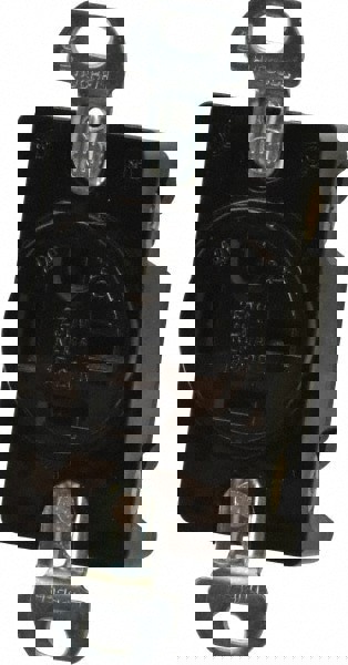 Straight Blade Single Receptacle: NEMA 15-20R, 20 Amps, Self-Grounding